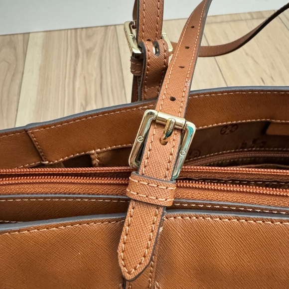 Tory Burch large Emerson Tote - Picture 5 of 9